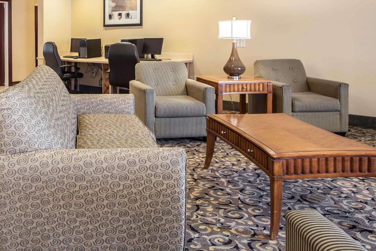 Comfort Suites Bloomington I-55 And I-74 מראה חיצוני תמונה