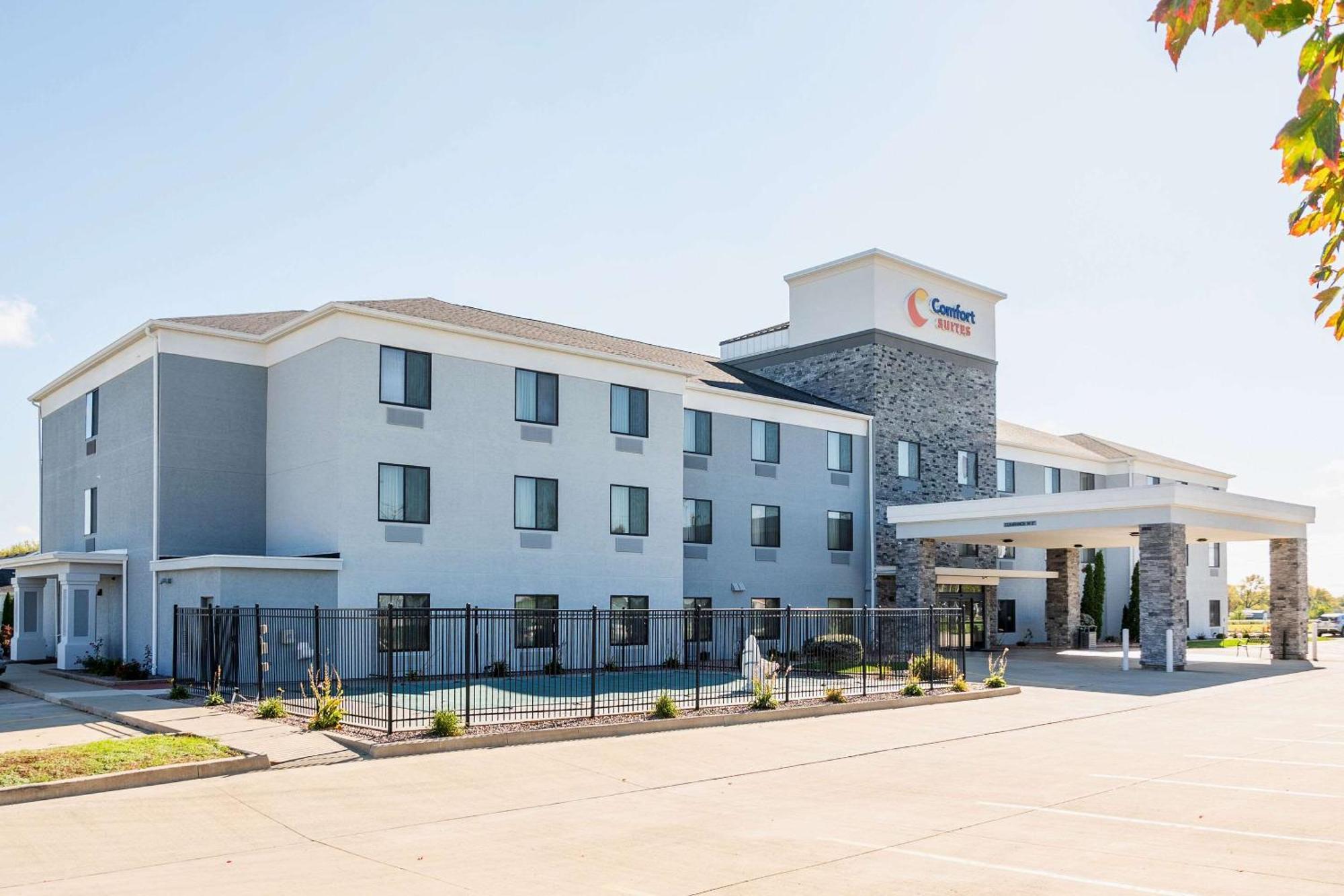 Comfort Suites Bloomington I-55 And I-74 מראה חיצוני תמונה