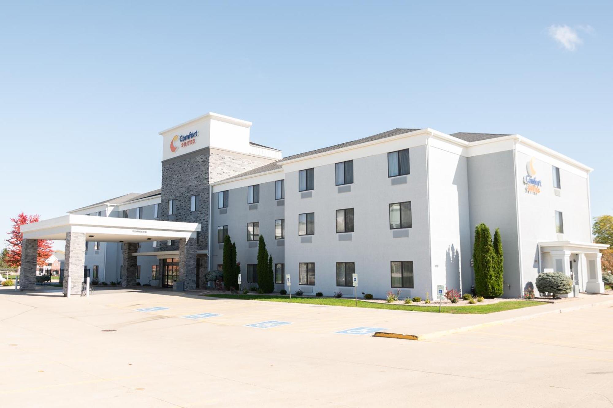 Comfort Suites Bloomington I-55 And I-74 מראה חיצוני תמונה