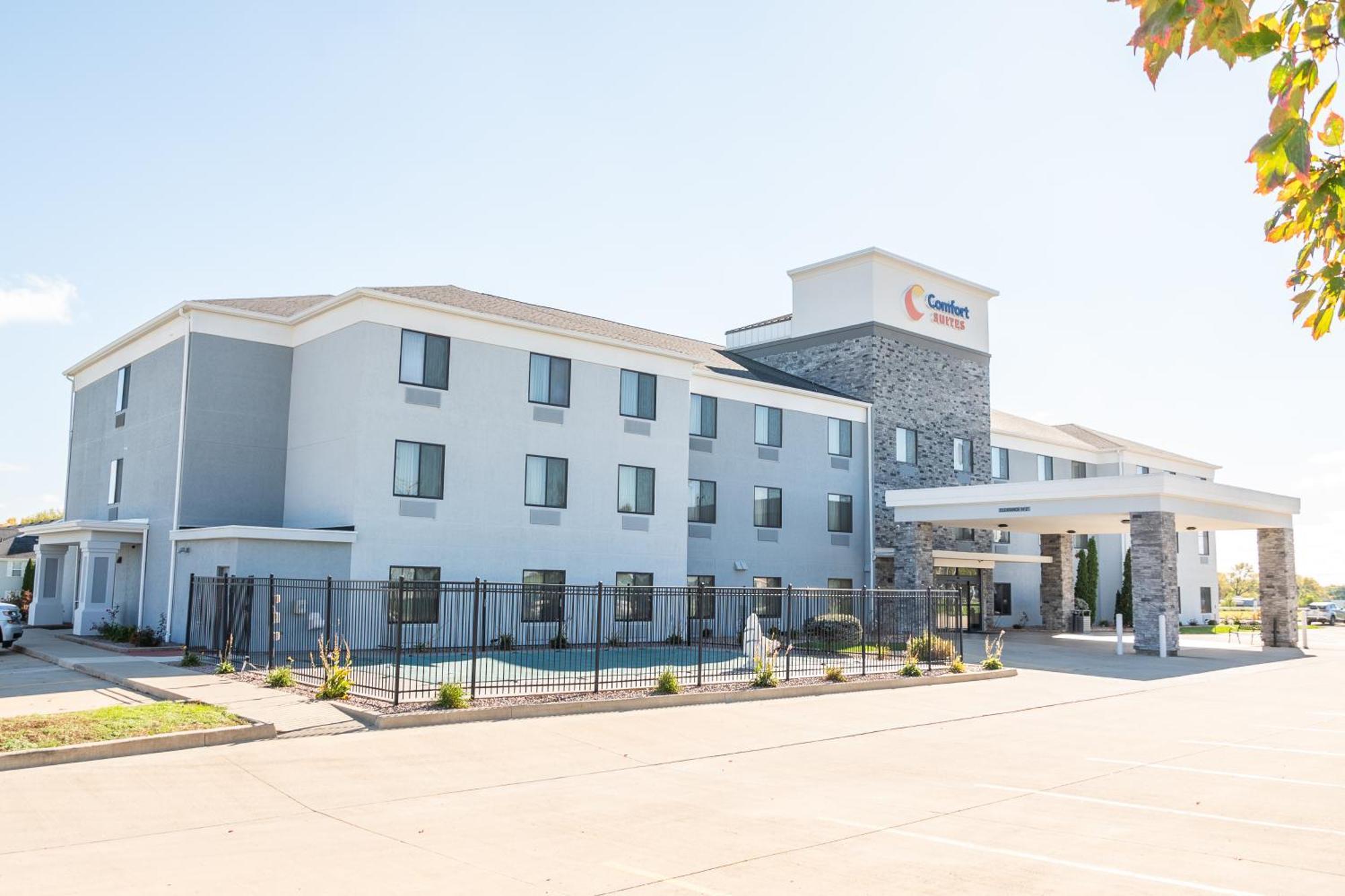 Comfort Suites Bloomington I-55 And I-74 מראה חיצוני תמונה